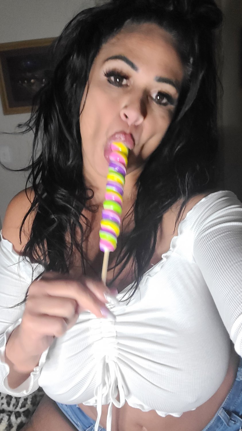 Hot Milf eating lollipop wants e🍆 #dnFvyLDN