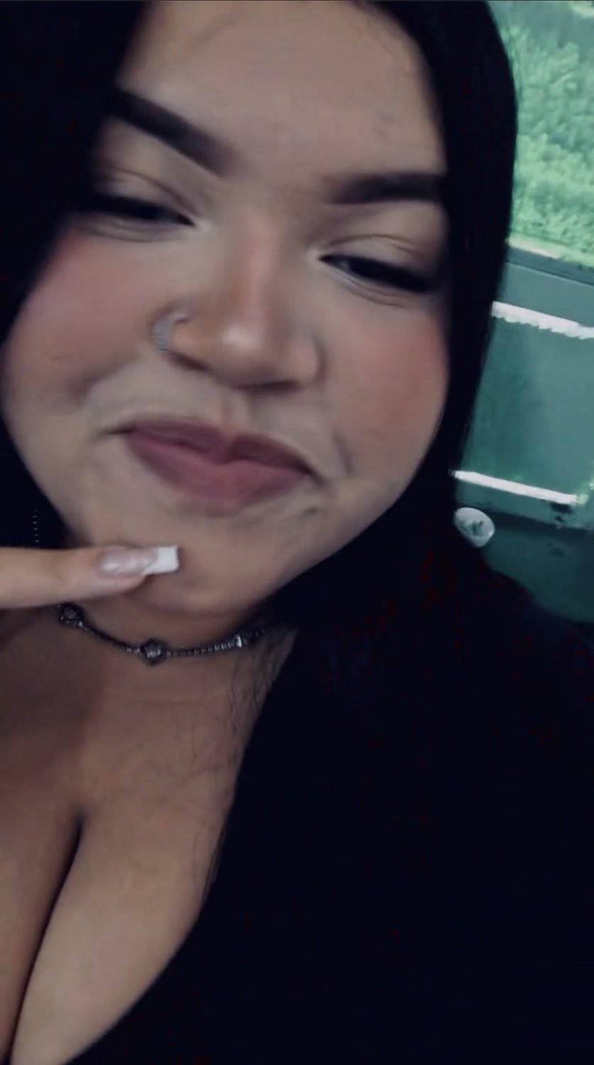 Novinha do tinder quer sair cmg amanha. Eu vou? #vTICZafq